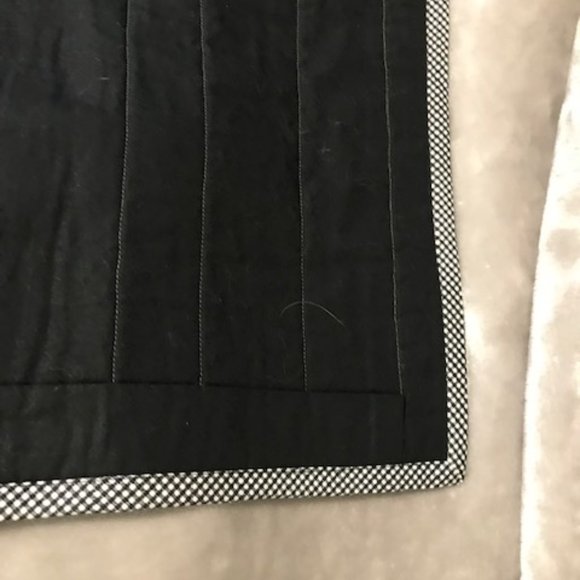 City Skyline Quilted Black & White Wall Hanging - Made by Hand - NEW - Picture 10 of 10